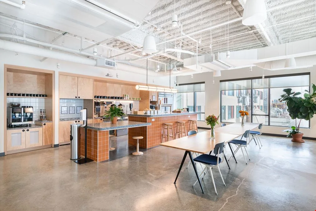 The Circa Building — photo 2